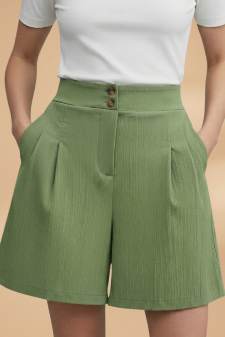 Short Décontracté avec Rangée de Boutons et Passants de Ceinture Stephanie