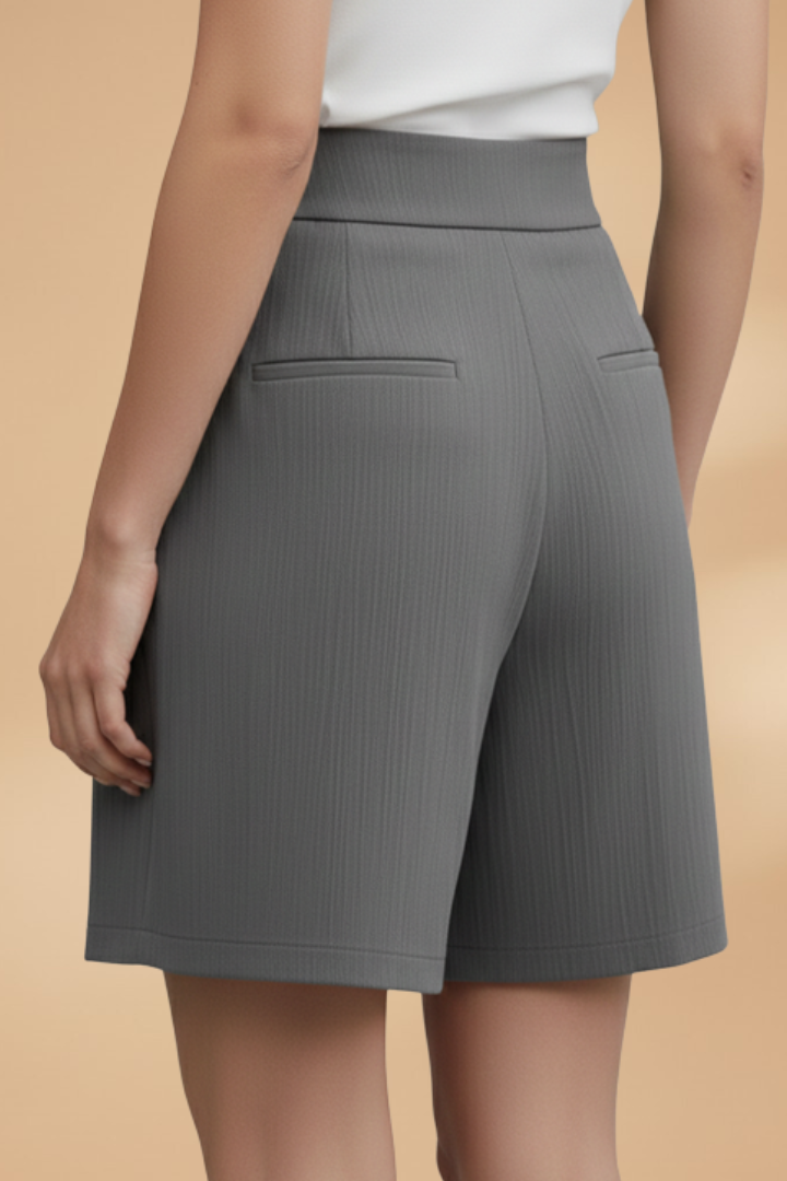 Short Décontracté avec Rangée de Boutons et Passants de Ceinture Stephanie