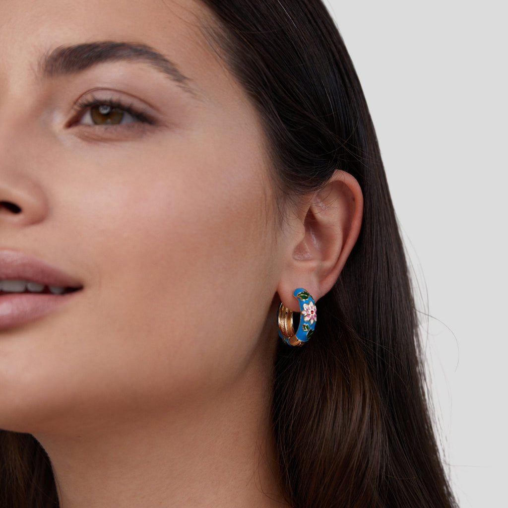 Boucles D’Oreilles en Cercle Doré avec Fleur