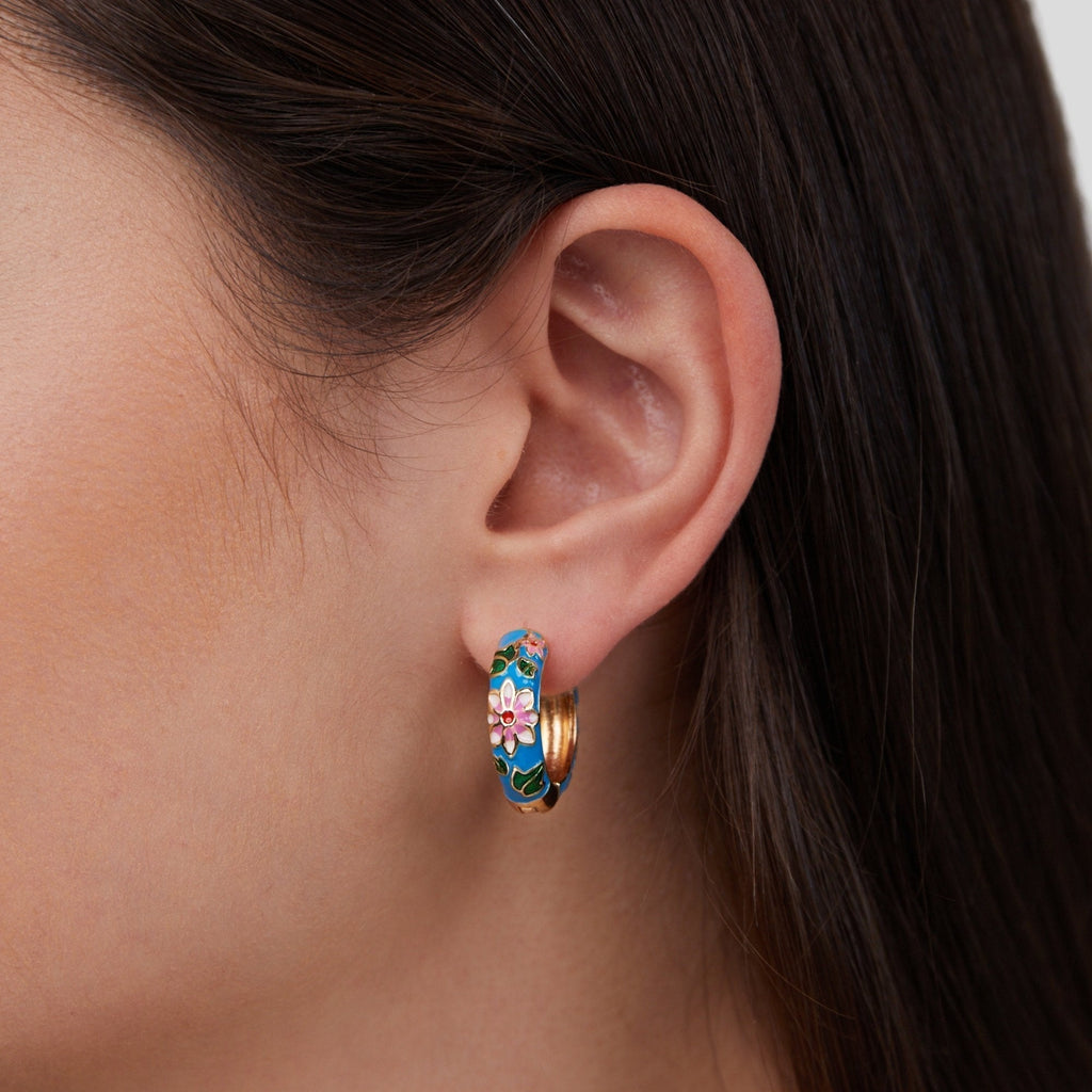 Boucles D’Oreilles en Cercle Doré avec Fleur